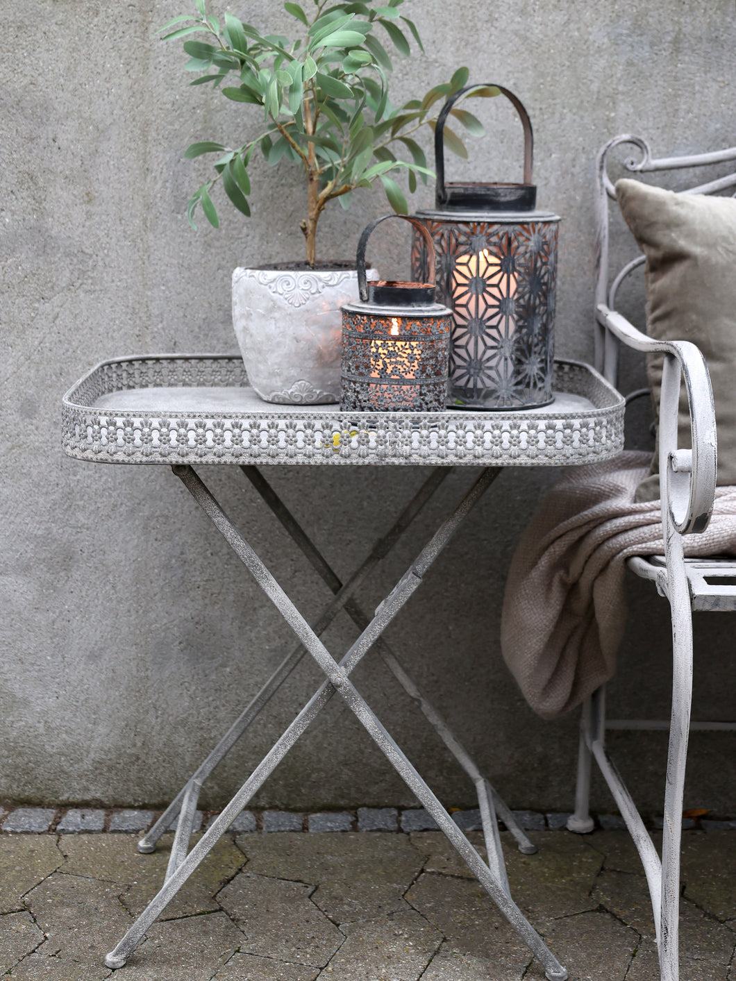 Lace edge Butler style table