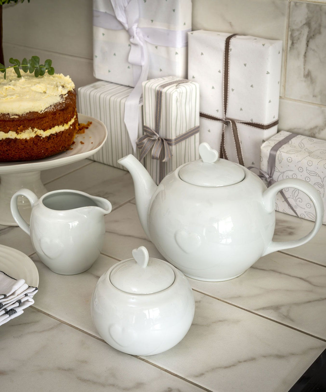 Porcelain complete tea set