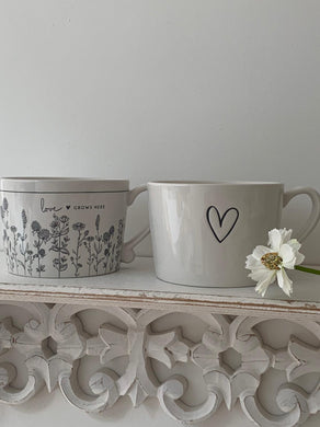 Love grows here floral dragonfly mug