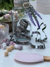 Load image into Gallery viewer, Spring cookie cutters in Glass mason jar
