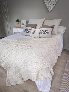 Chunky knit CABLE Throw ... Ivory