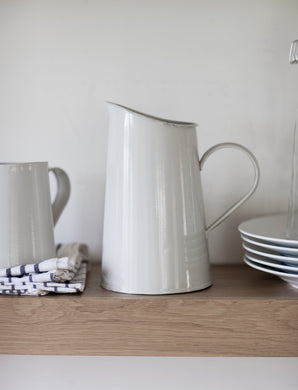 Chalk classic styled jug