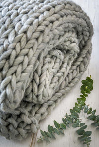 Chunky knit PLAIT throw ... Grey