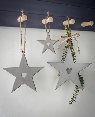 Hanging stars with carved heart detail ... grey